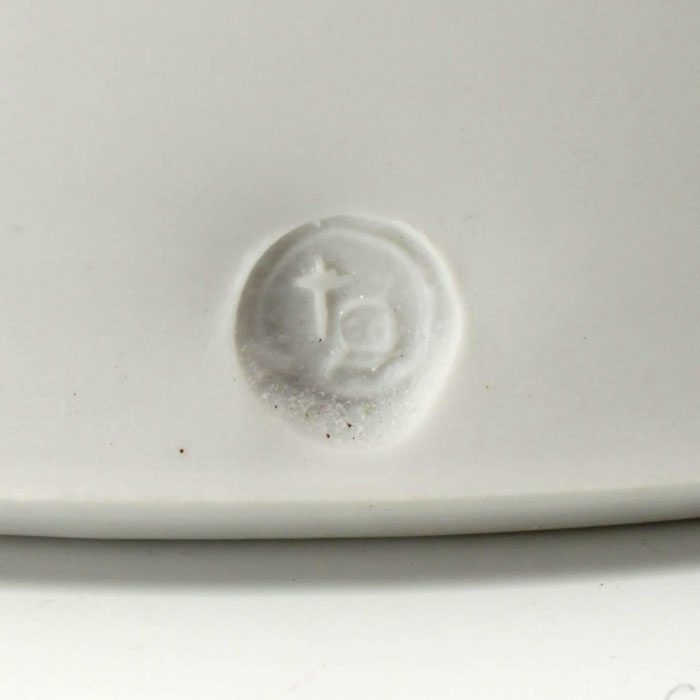 White porcelain vessel